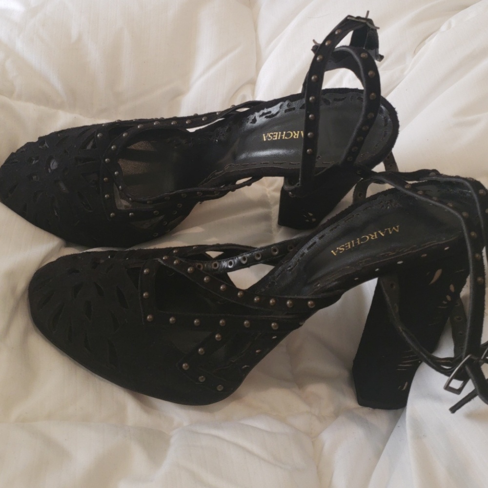 Shoe - Picture 2 of 4